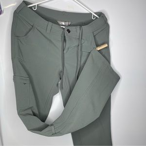 The North Face Capri/Pants ~Convertible Size Reg 2 Green Polyester Stretch